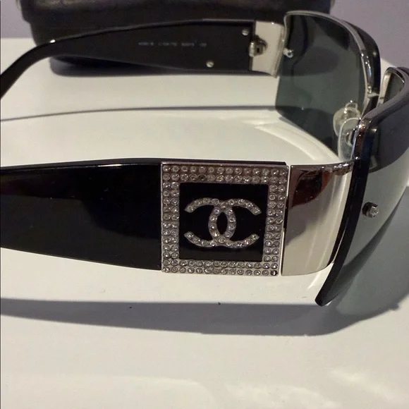 Authentic CHANEL Crystal CC Logo Sunglasses 4095 B Black + case - Picture 8 of 9